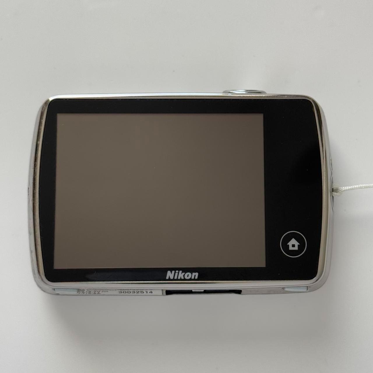 Nikon Coolpix S01 Mini Digital CameraThis ultra...