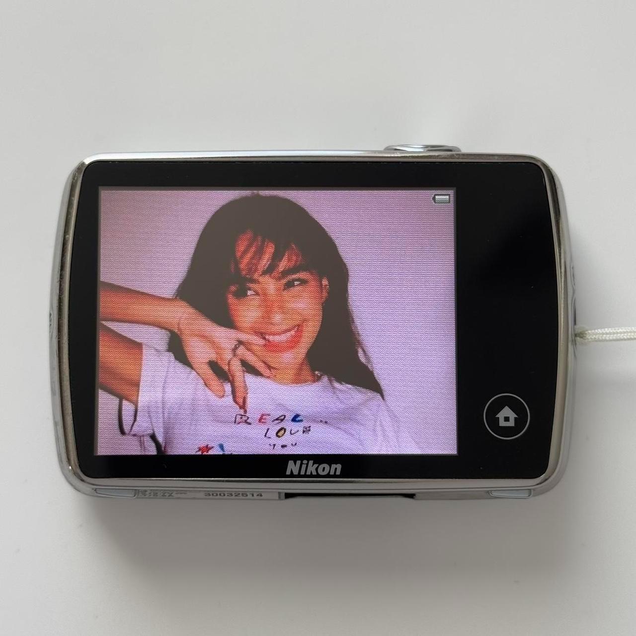 Nikon Coolpix S01 Mini Digital CameraThis ultra...