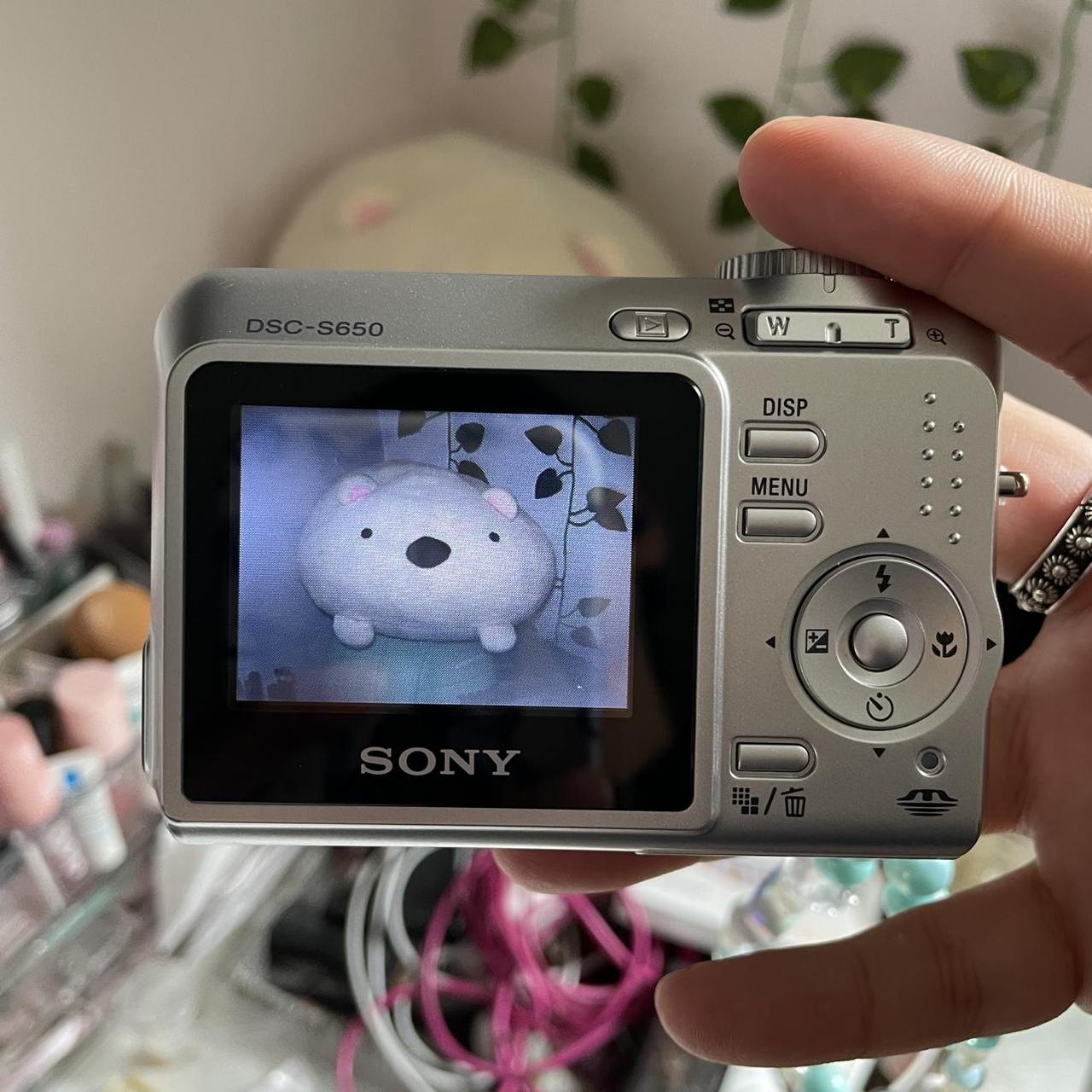 Sony Cybershot DSC-S650This cute little Sony...